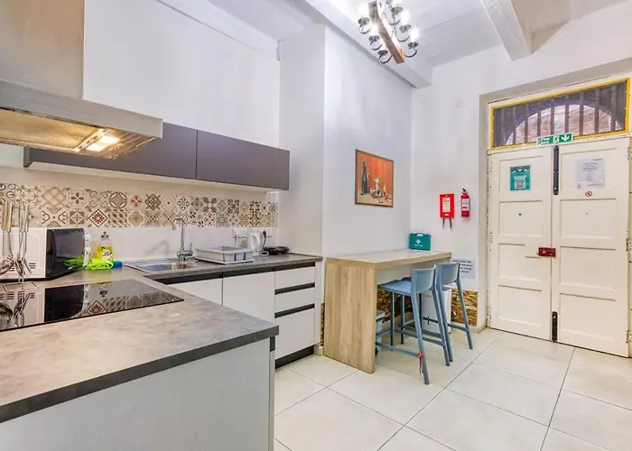 Seaside Escape 1-bed Maisonette Near Sea *