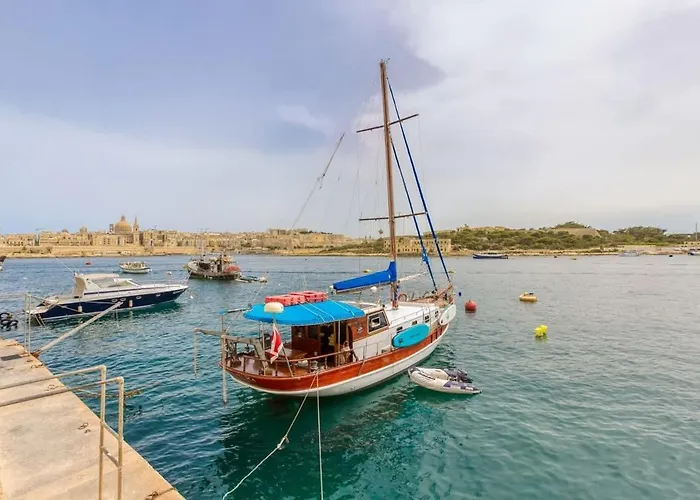 Seaside Escape 1-bed Maisonette Near Sea * Sliema