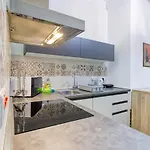 Seaside Escape 1-bed Maisonette Near Sea Ferienhaus *