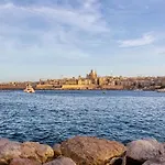 Seaside Escape 1-bed Maisonette Near Sea Ferienhaus Sliema