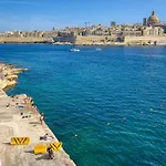 Ferienhaus Seaside Escape 1-bed Maisonette Near Sea Sliema