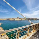 Seaside Escape 1-bed Maisonette Near Sea *