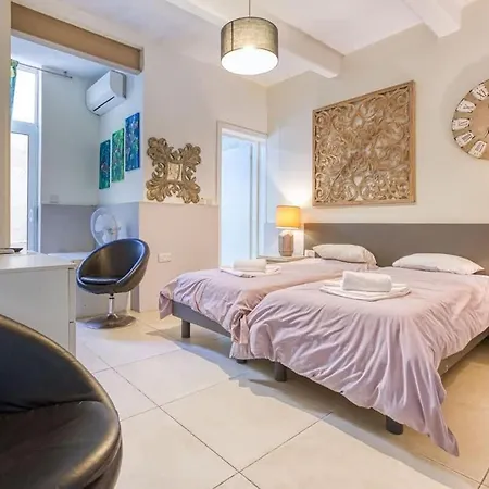 Seaside Escape 1-bed Maisonette Near Sea * Sliema