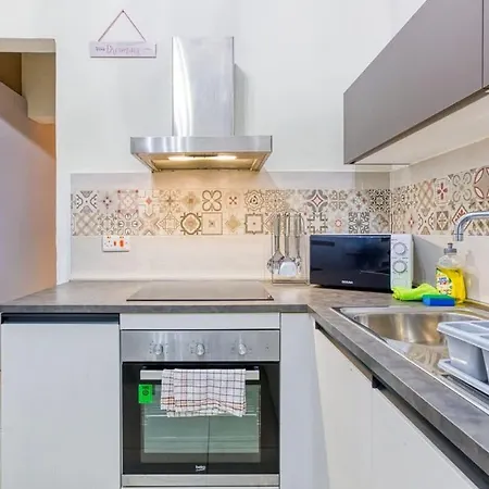 Feriehus Seaside Escape 1-bed Maisonette Near Sea Sliema