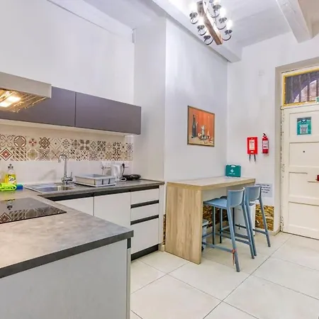 Seaside Escape 1-bed Maisonette Near Sea *