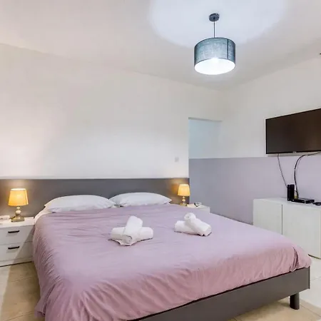 Seaside Escape 1-bed Maisonette Near Sea