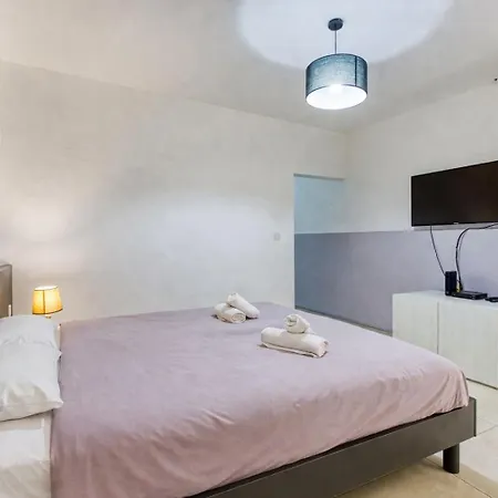 Seaside Escape 1-bed Maisonette Near Sea *
