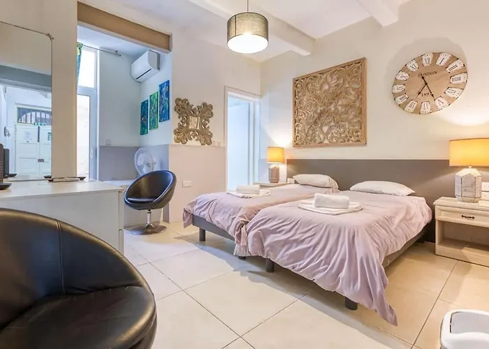 Seaside Escape 1-bed Maisonette Near Sea * Sliema