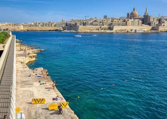 Feriehus Seaside Escape 1-bed Maisonette Near Sea Sliema