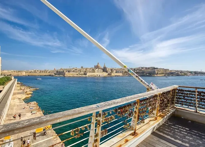 Seaside Escape 1-bed Maisonette Near Sea *