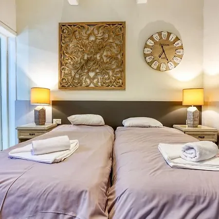 Seaside Escape 1-bed Maisonette Near Sea